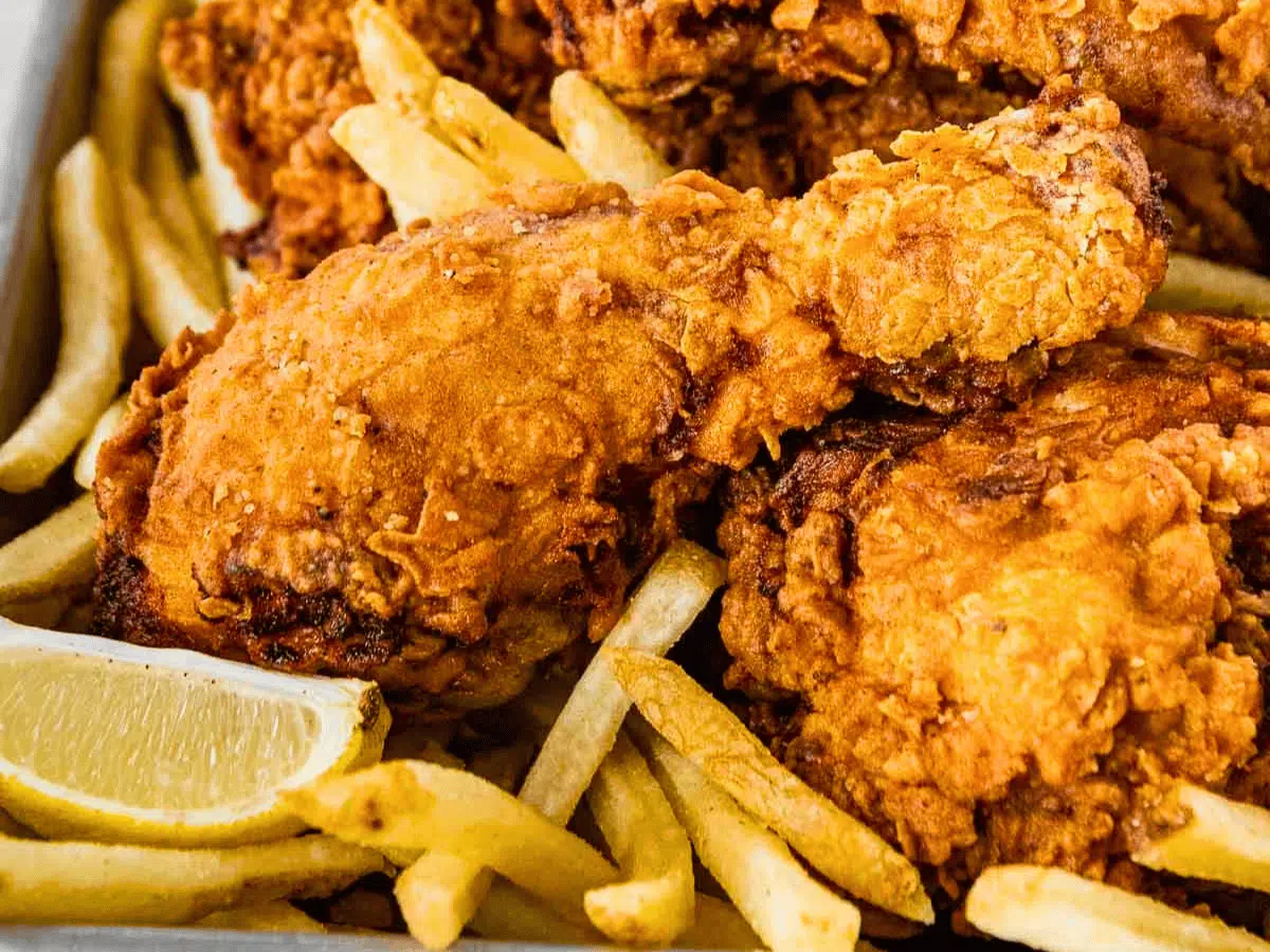 Super crispy fried chicken pieces